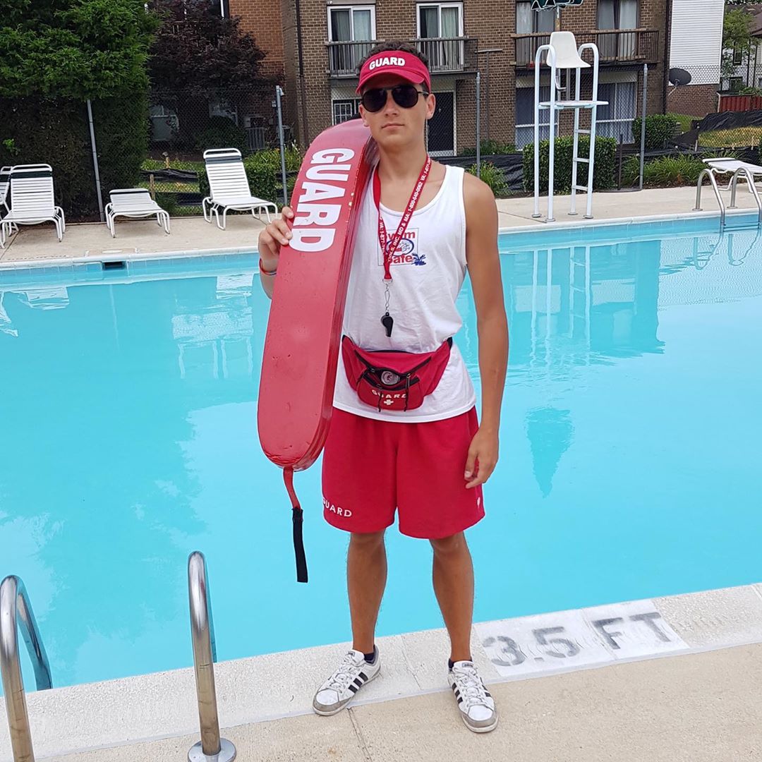 Работа студентам в Sunset Pool